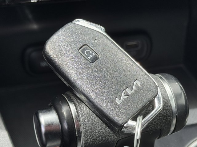 Vehicle image 25 of 30