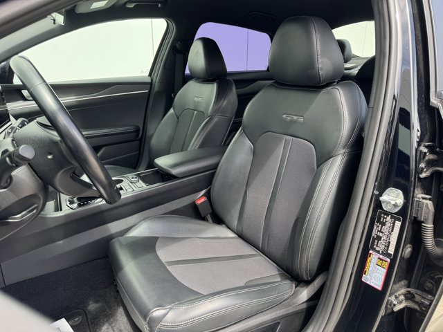 Vehicle image 10 of 30