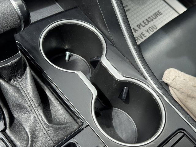 Vehicle image 21 of 30