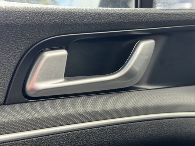 Vehicle image 28 of 30