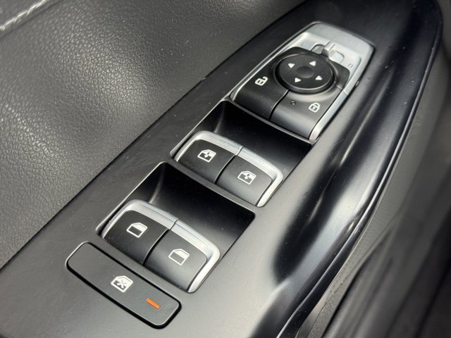 Vehicle image 26 of 30