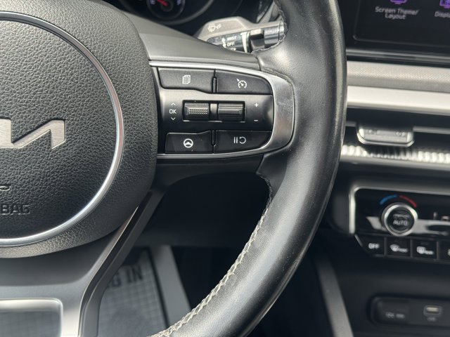 Vehicle image 16 of 30