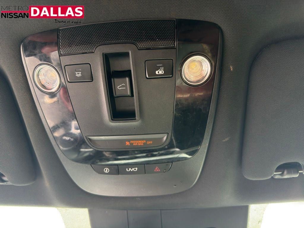 Vehicle image 27 of 34
