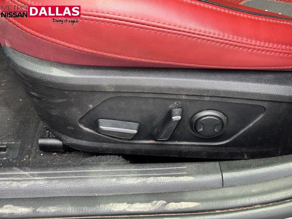 Vehicle image 19 of 34