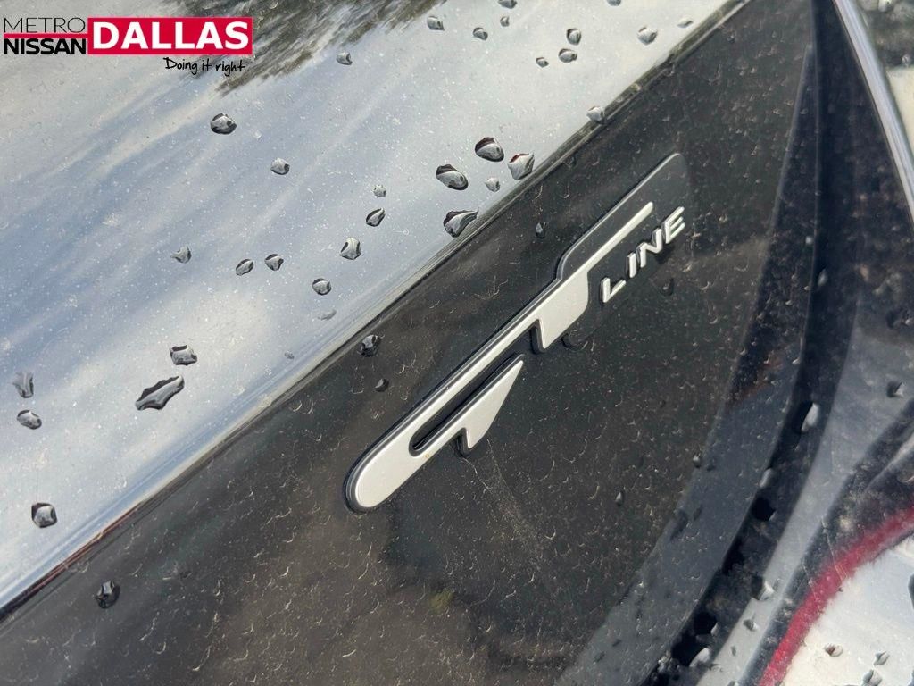 Vehicle image 10 of 34