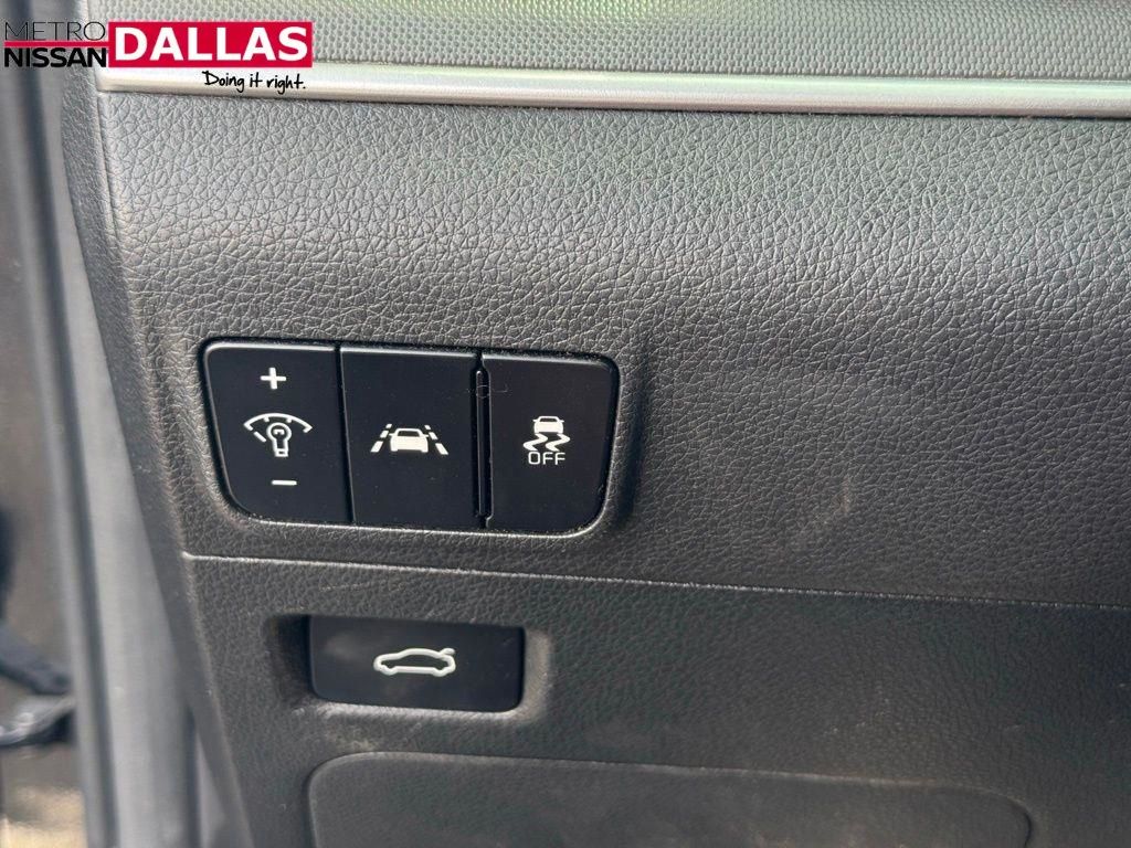 Vehicle image 20 of 34