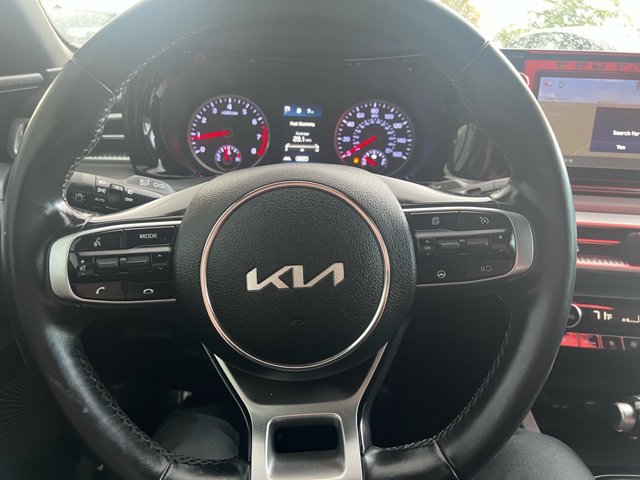 Vehicle image 27 of 28