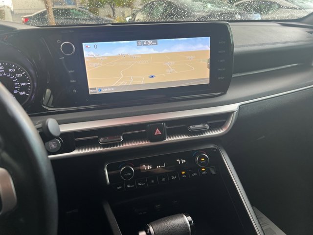 Vehicle image 22 of 28