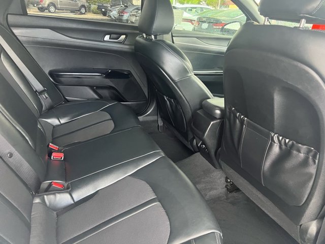 Vehicle image 15 of 28