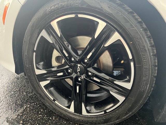 Vehicle image 12 of 28