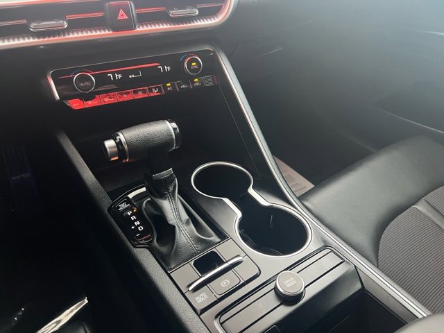 Vehicle image 23 of 28