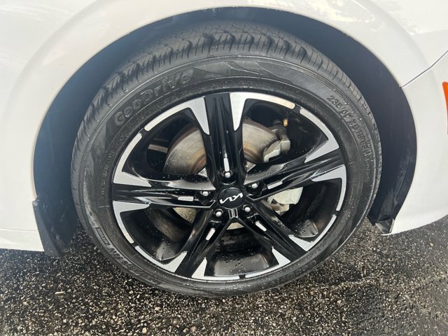 Vehicle image 11 of 28