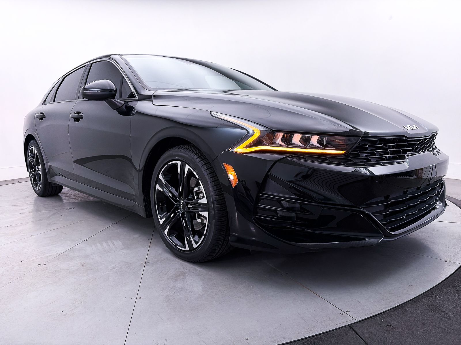 2022 Kia K5 GT-Line Image 3 of 38