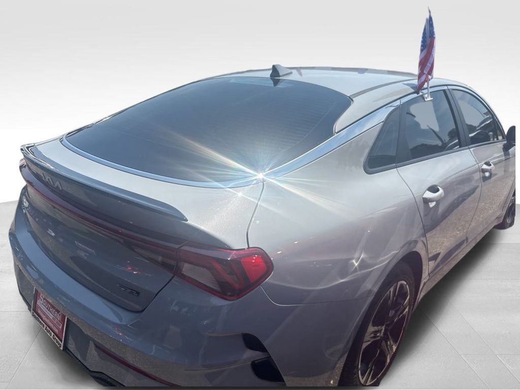 Vehicle image 13 of 18