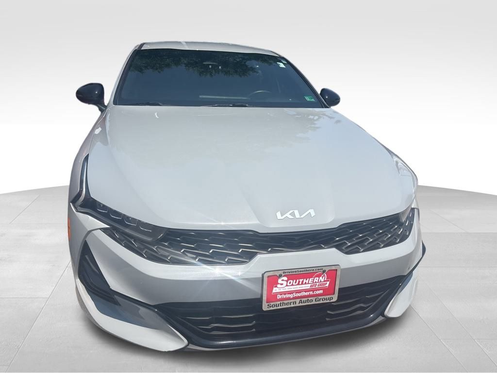 Vehicle image 8 of 18
