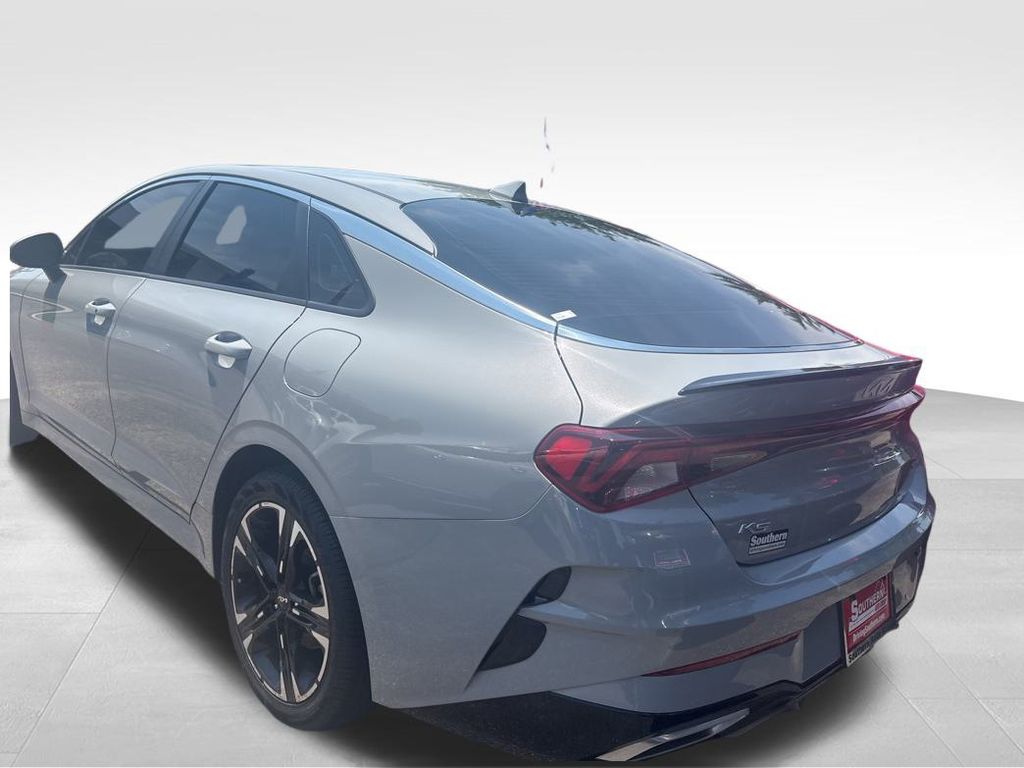 Vehicle image 14 of 18