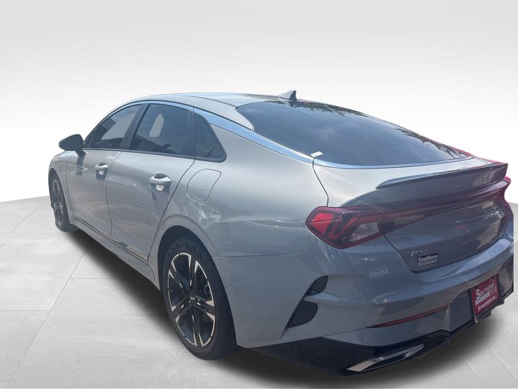 Vehicle image 15 of 18