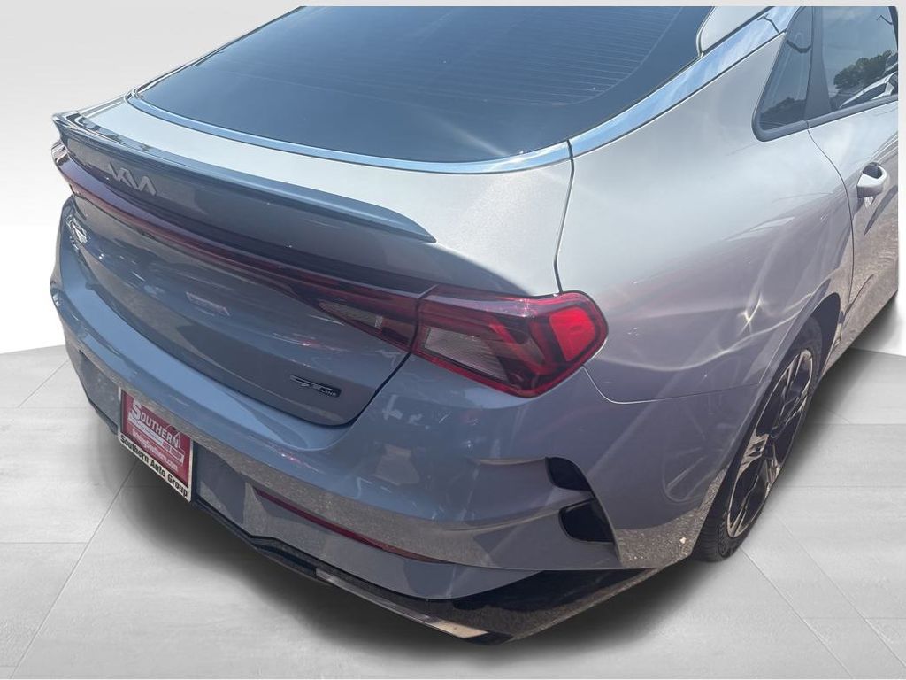 Vehicle image 12 of 18