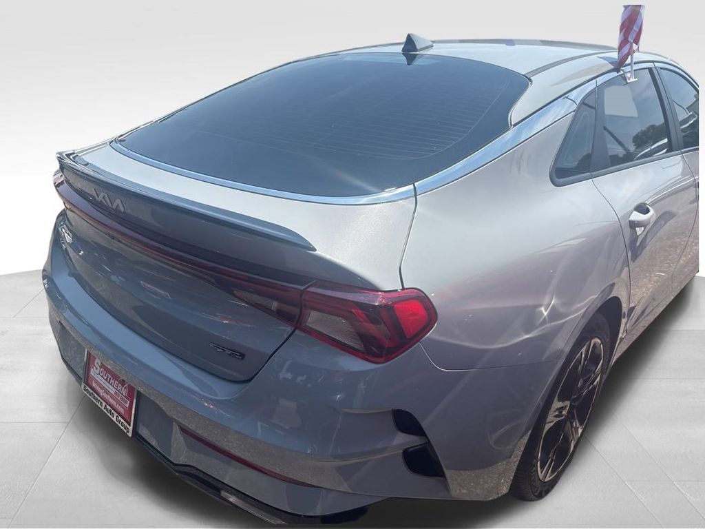 Vehicle image 11 of 18