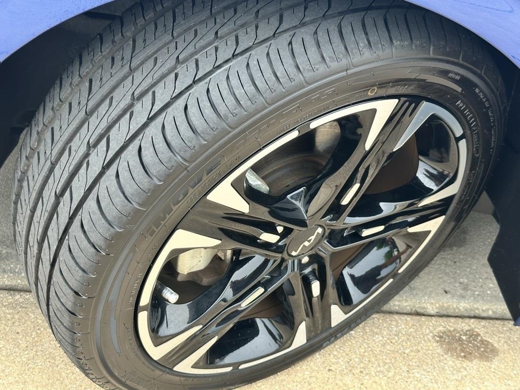 Vehicle image 10 of 40