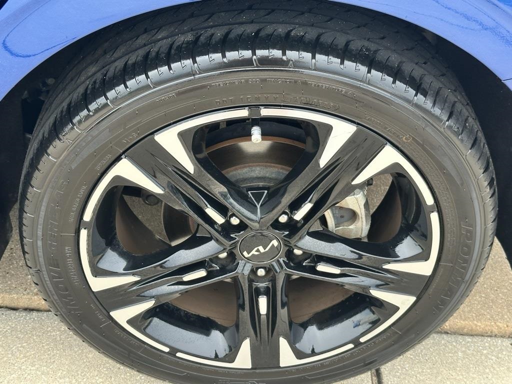 Vehicle image 9 of 40