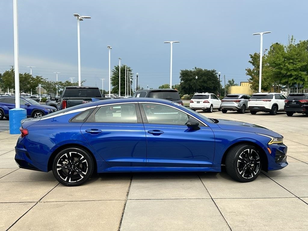 Vehicle image 4 of 40
