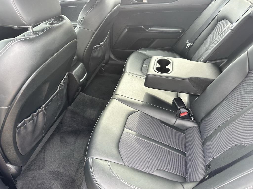 Vehicle image 11 of 40