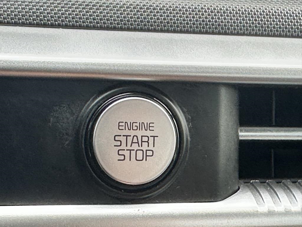 Vehicle image 25 of 40