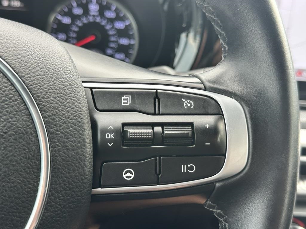 Vehicle image 37 of 40