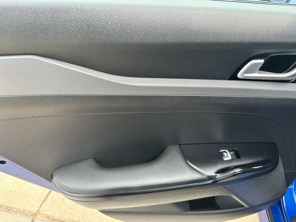 Vehicle image 18 of 40