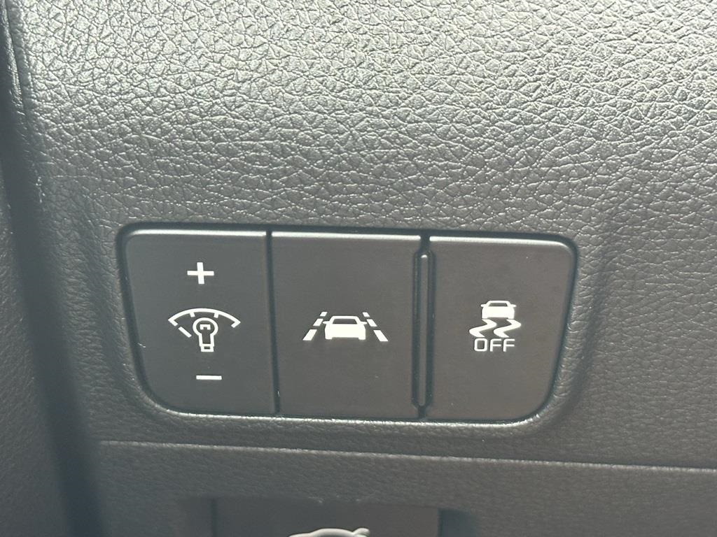 Vehicle image 23 of 40