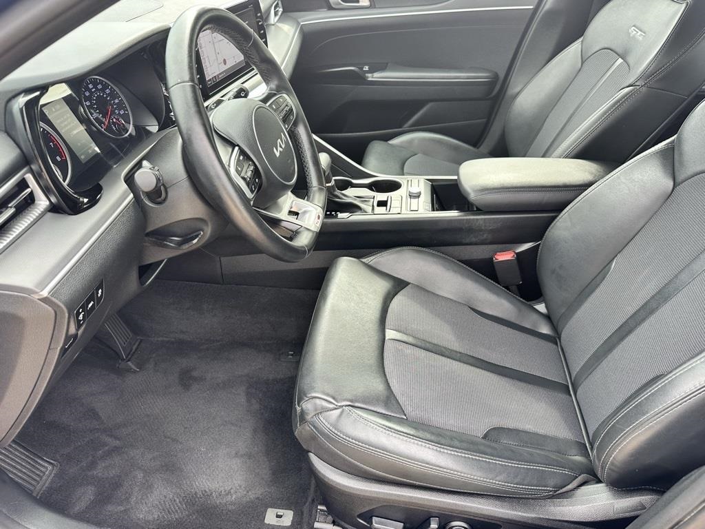 Vehicle image 26 of 40