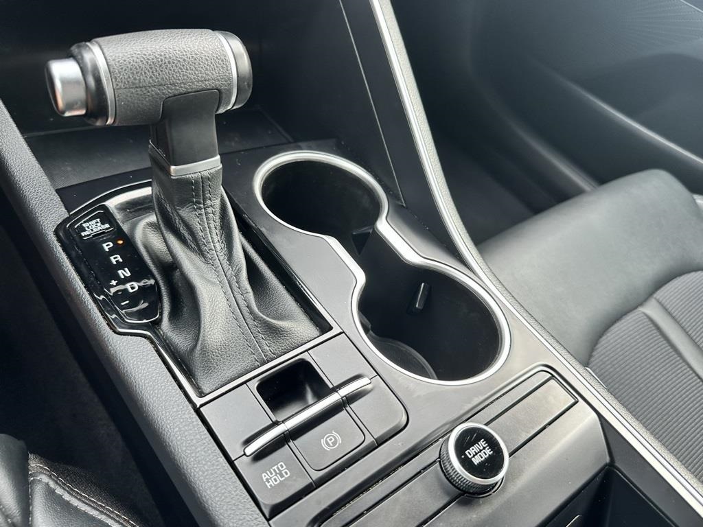 Vehicle image 16 of 40