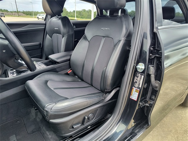 Vehicle image 18 of 31