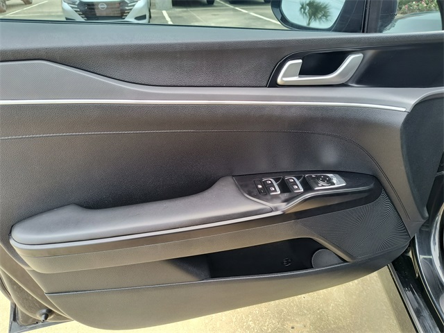Vehicle image 16 of 31
