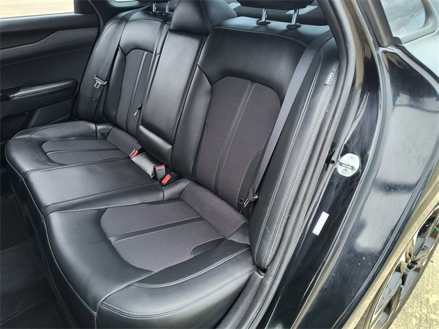 Vehicle image 27 of 31