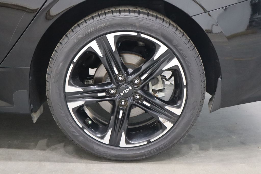 Vehicle image 35 of 39