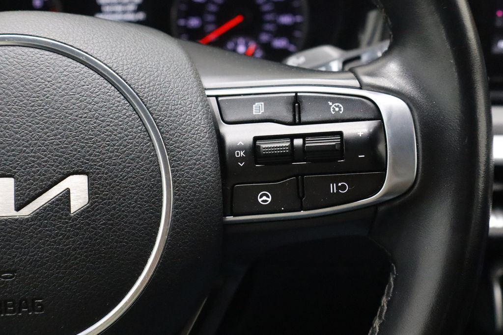 Vehicle image 21 of 39