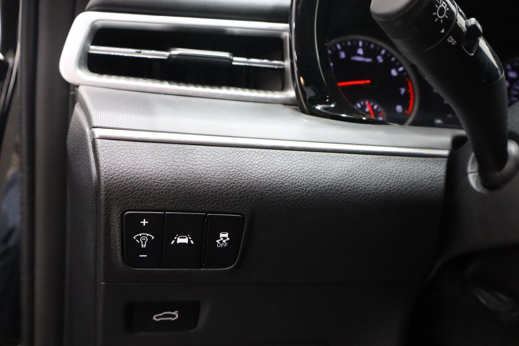 Vehicle image 15 of 39