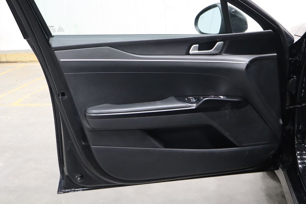 Vehicle image 13 of 39