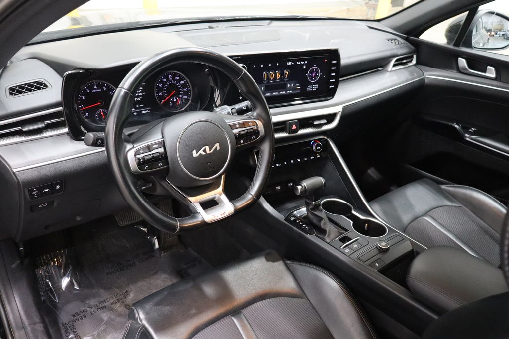 Vehicle image 18 of 39