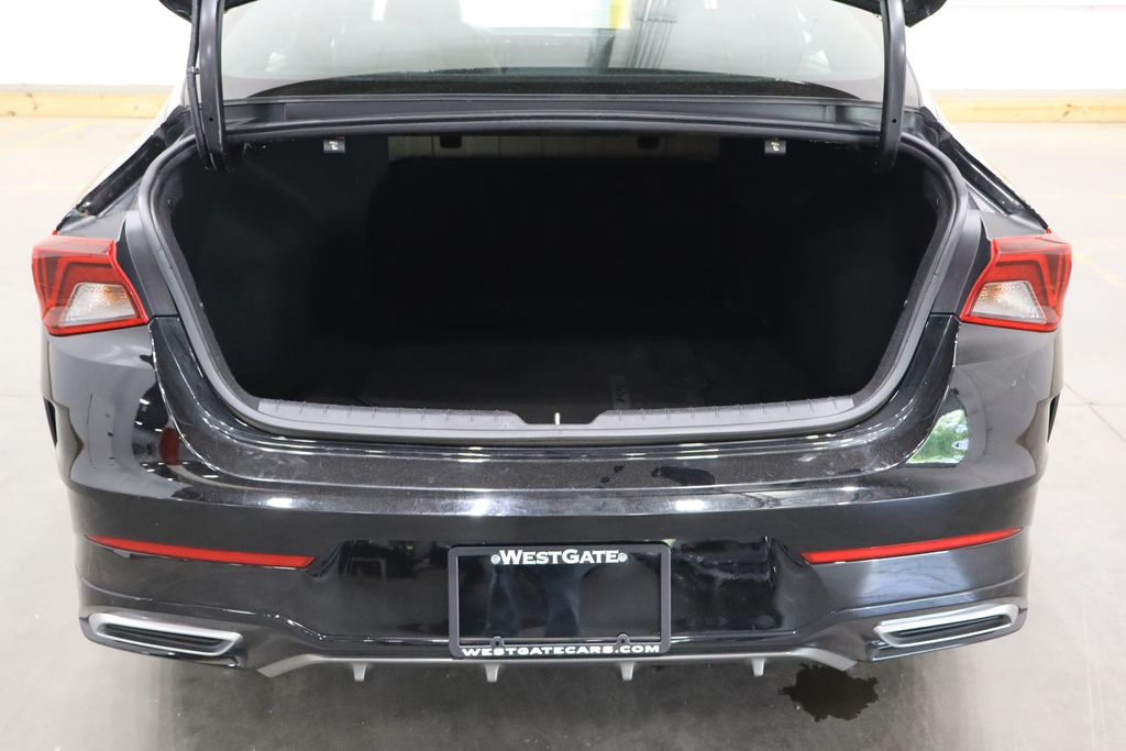 Vehicle image 11 of 39