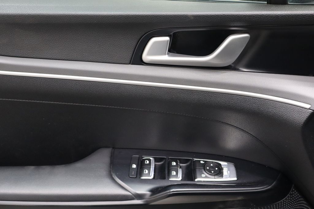 Vehicle image 14 of 39