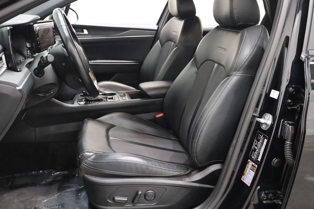 Vehicle image 9 of 39