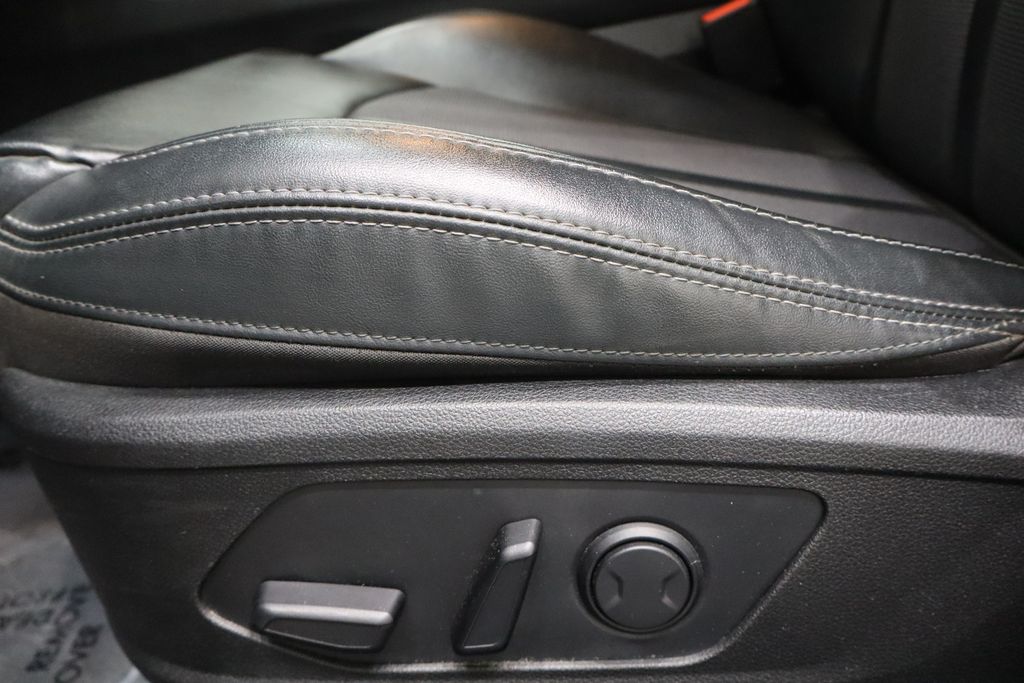 Vehicle image 16 of 39