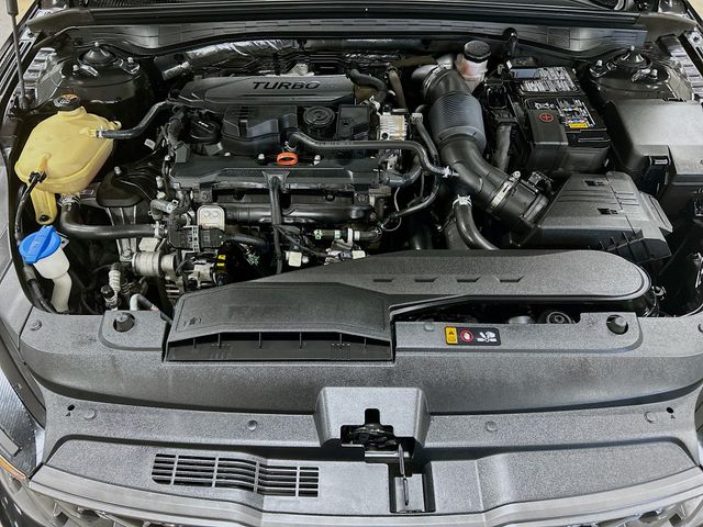 Vehicle image 28 of 31