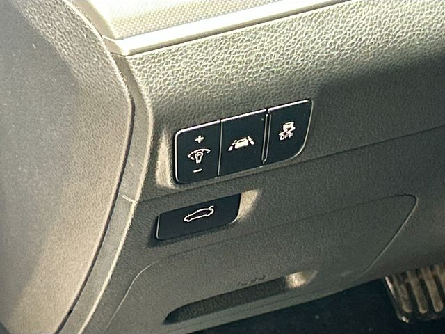 Vehicle image 10 of 31