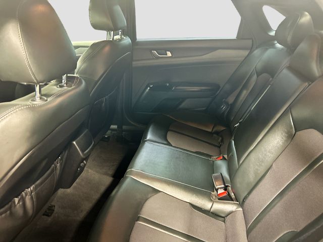 Vehicle image 23 of 31