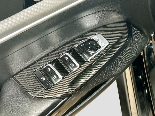 Vehicle image 18 of 31