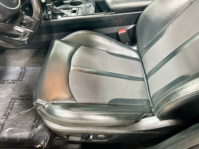 Vehicle image 19 of 31